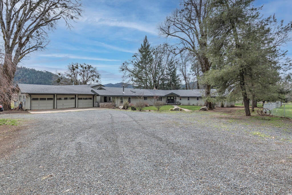 4001 Deer Creek Road Selma, OR 97538 - Photo 1 of 69 Front