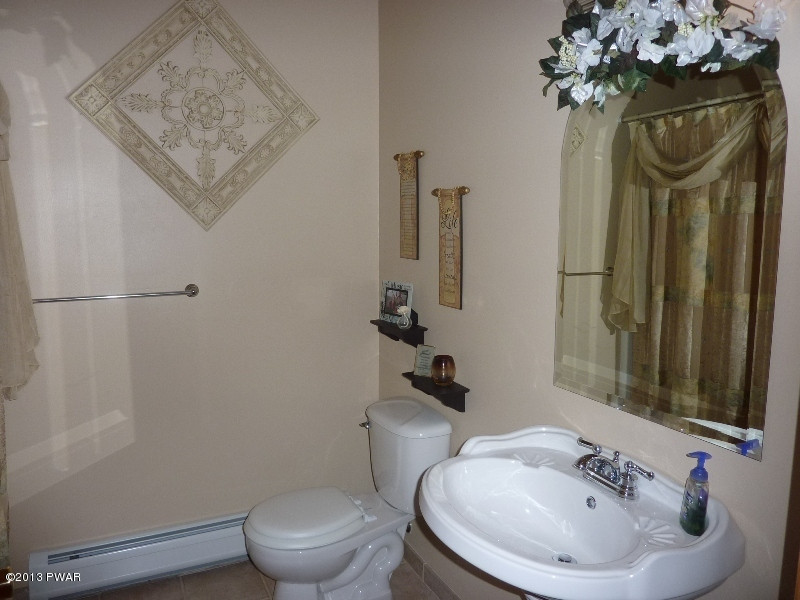 201 Maple Ridge Drive Hawley, PA 18428 - Photo 19 of 52