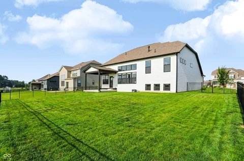 $825,000 | 5341 Peachtree Road, Zionsville, IN 46077