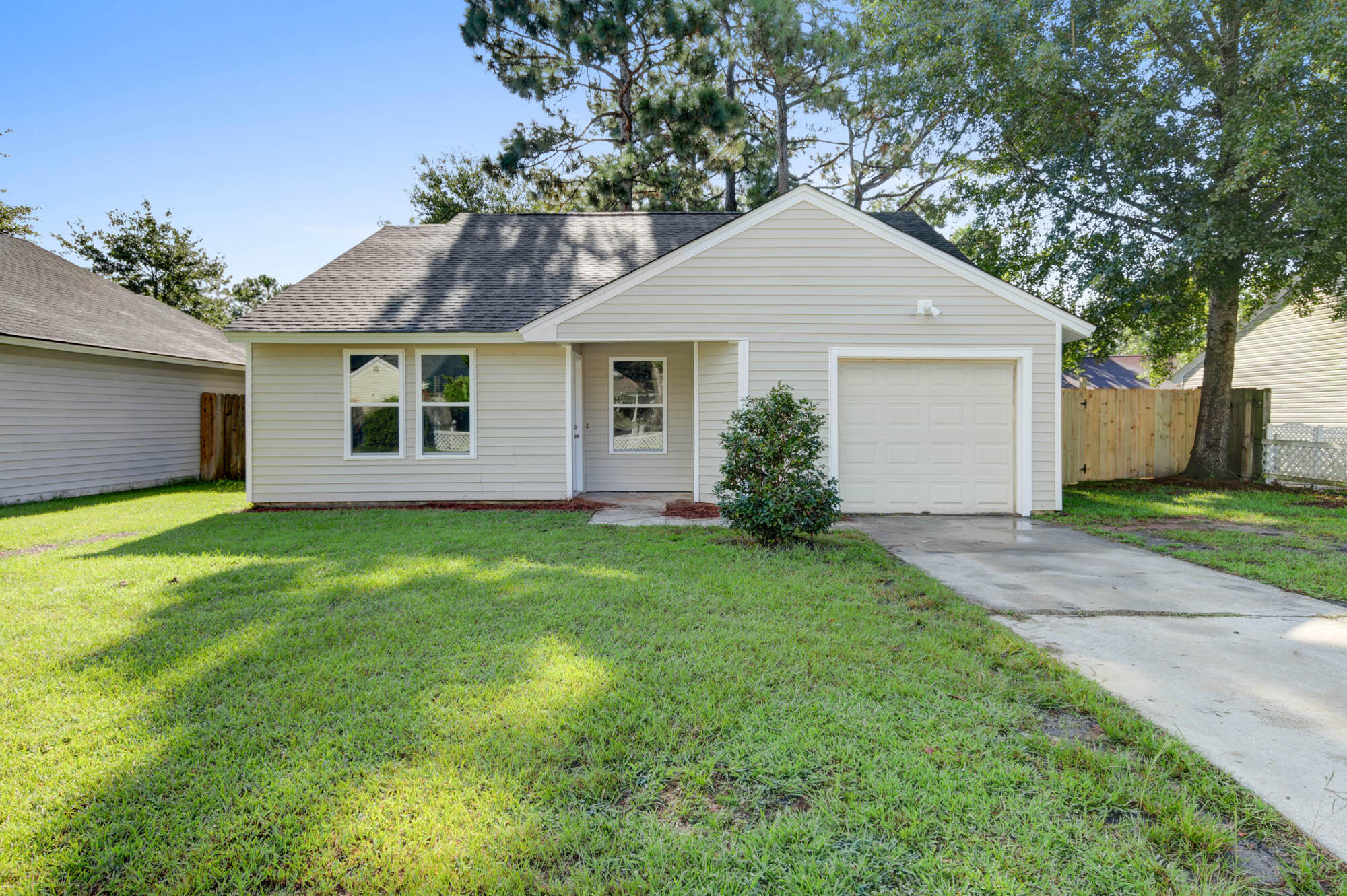 127 Lancashire Road Summerville, SC 29486 - Photo 1 of 31 127 Lancashire (8)