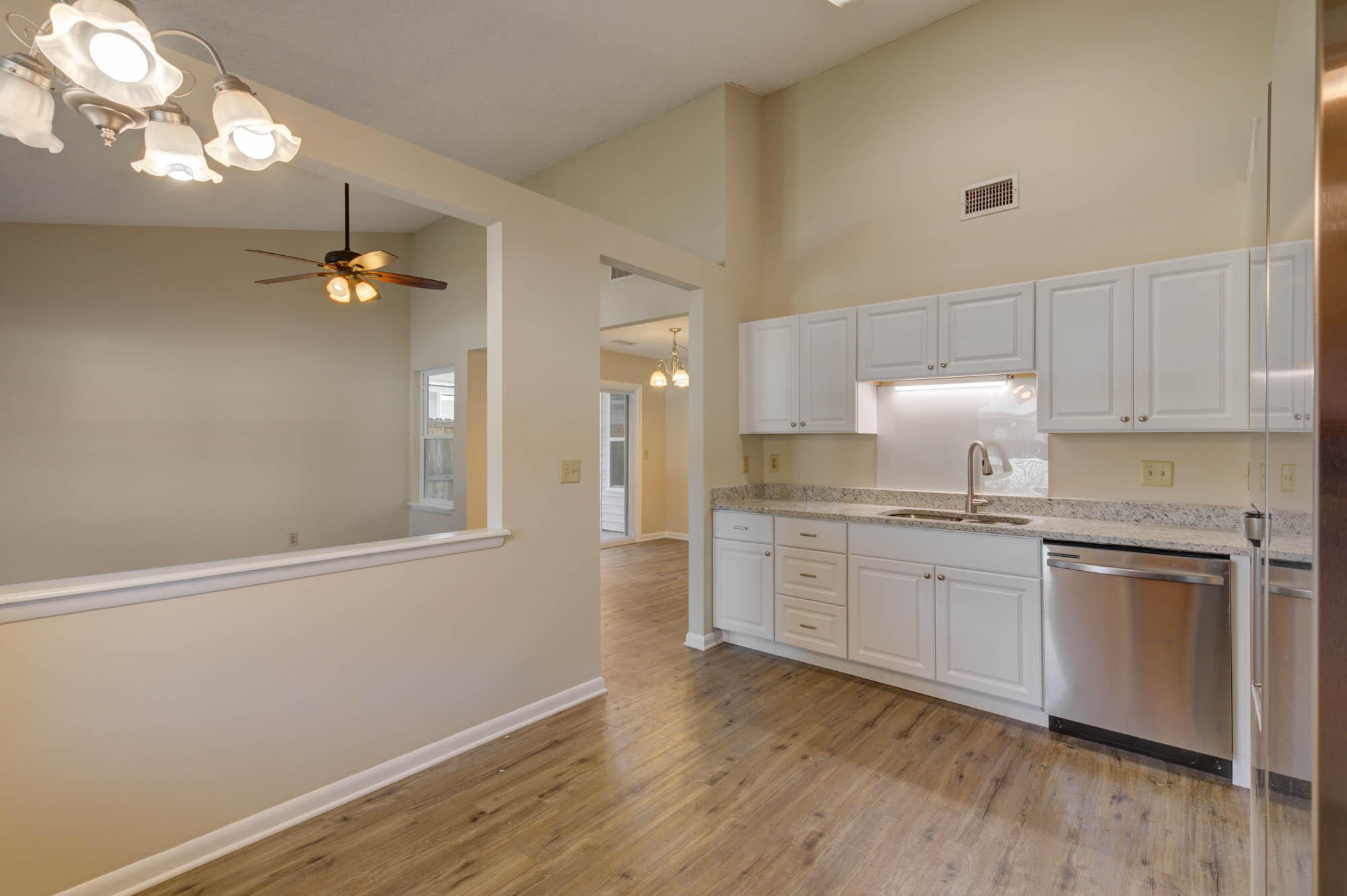 127 Lancashire Road Summerville, SC 29486 - Photo 14 of 31 127 Lancashire (19)