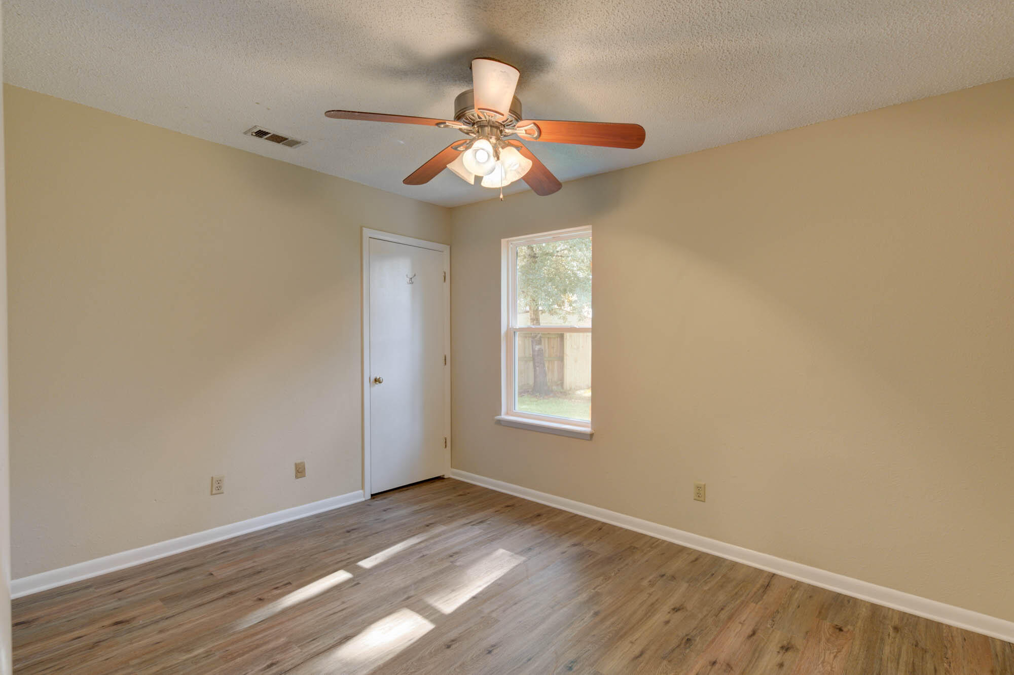 127 Lancashire Road Summerville, SC 29486 - Photo 20 of 31 127 Lancashire (25)