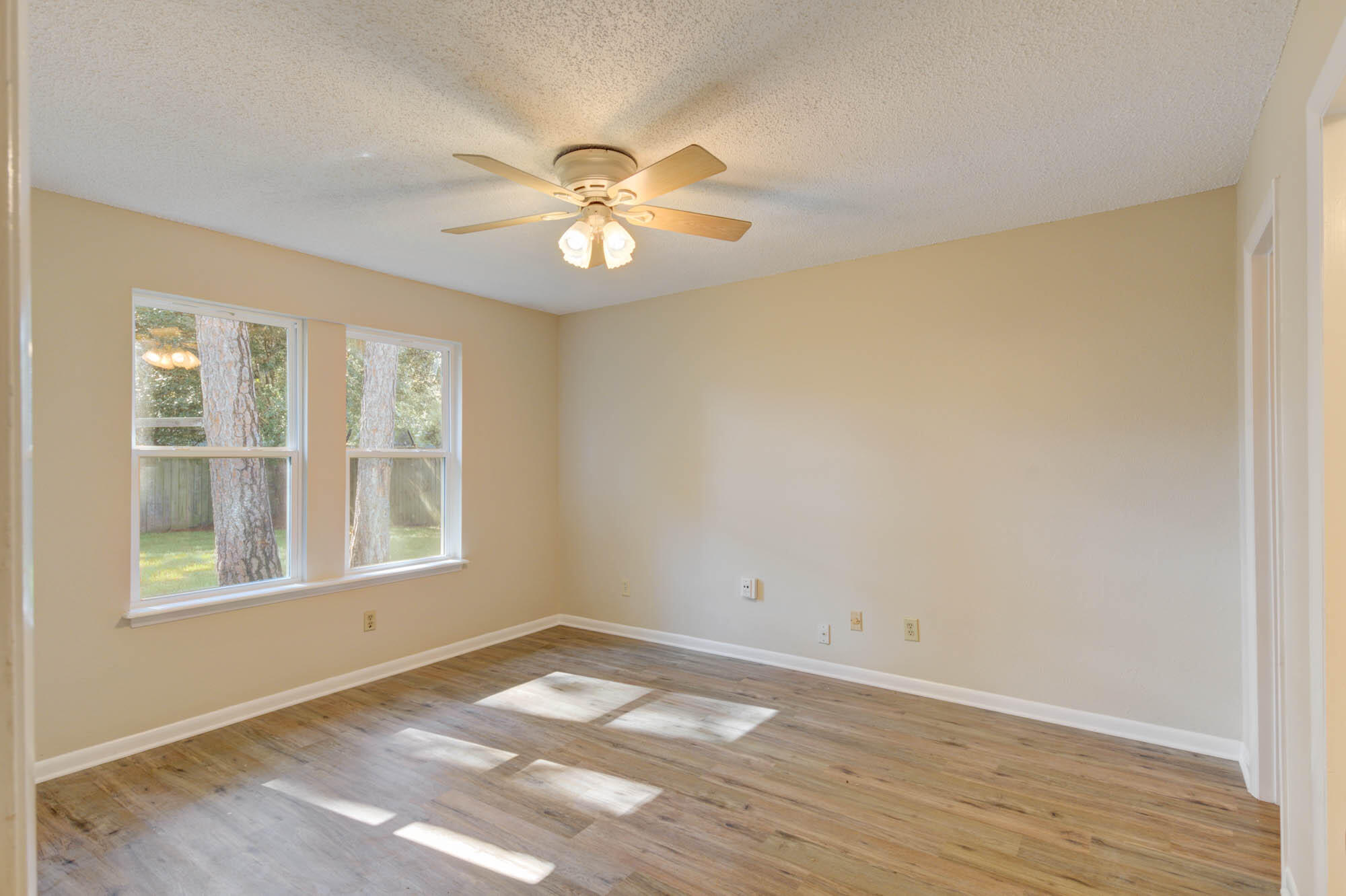 127 Lancashire Road Summerville, SC 29486 - Photo 21 of 31 127 Lancashire (26)