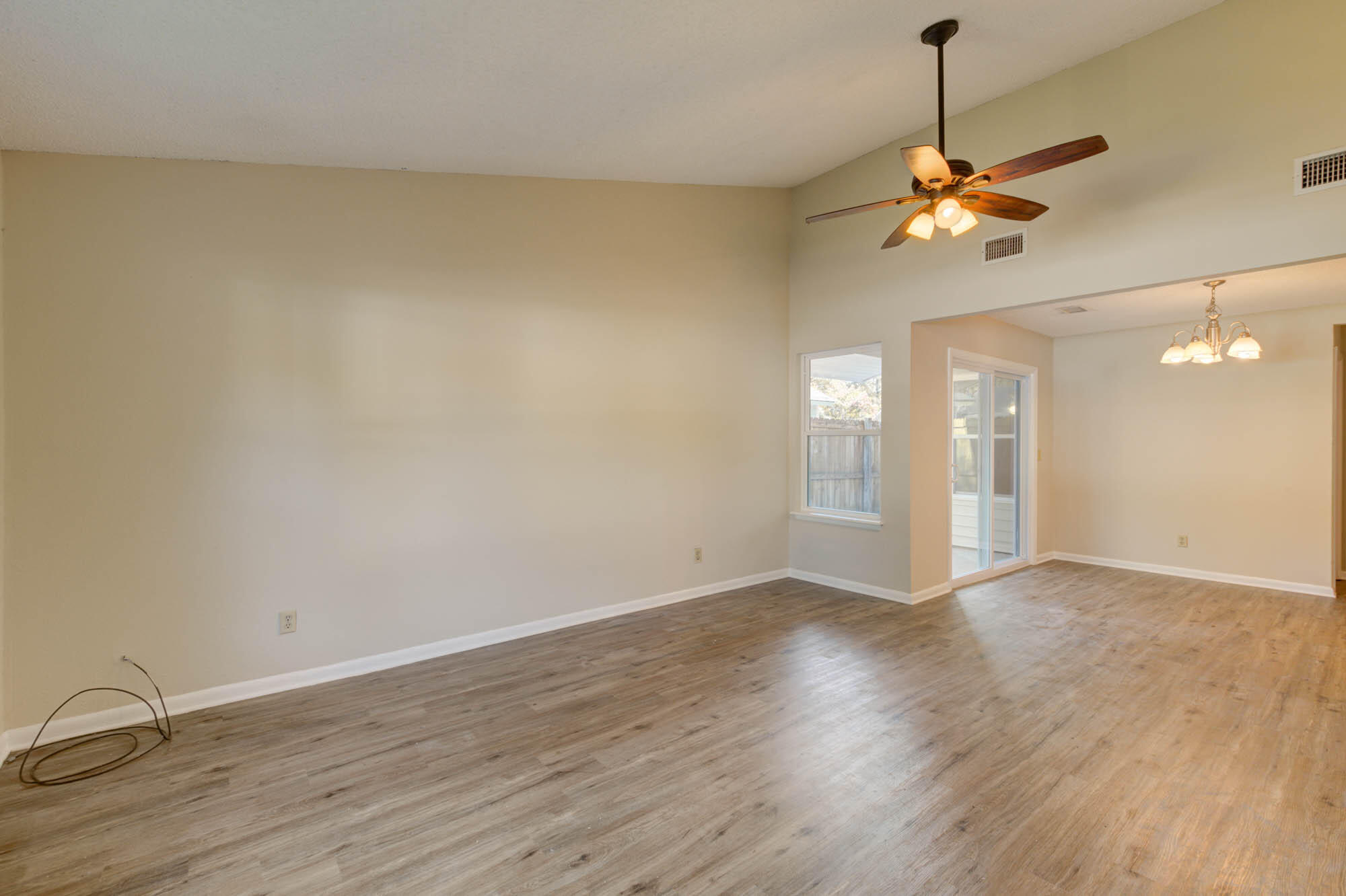 127 Lancashire Road Summerville, SC 29486 - Photo 3 of 31 127 Lancashire (13)
