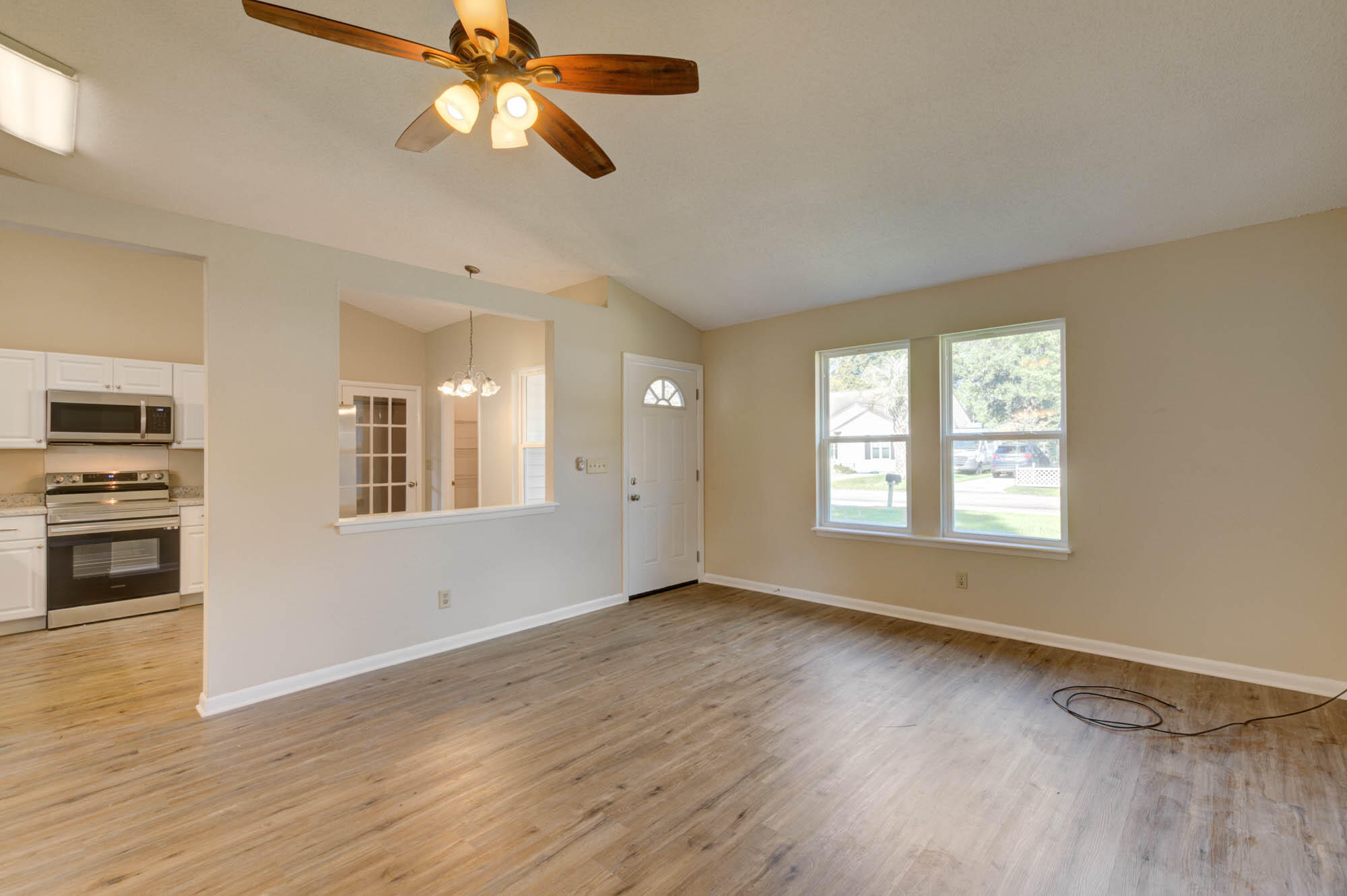 127 Lancashire Road Summerville, SC 29486 - Photo 5 of 31 127 Lancashire (15)