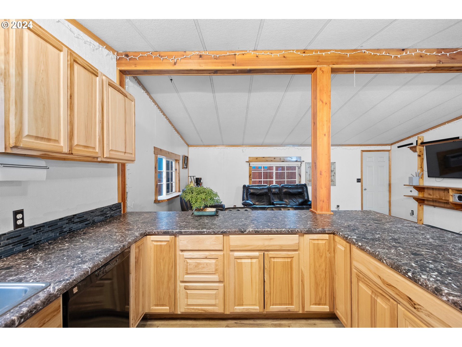 502 South 6th Street Springfield, OR 97477 - Photo 7 of 48