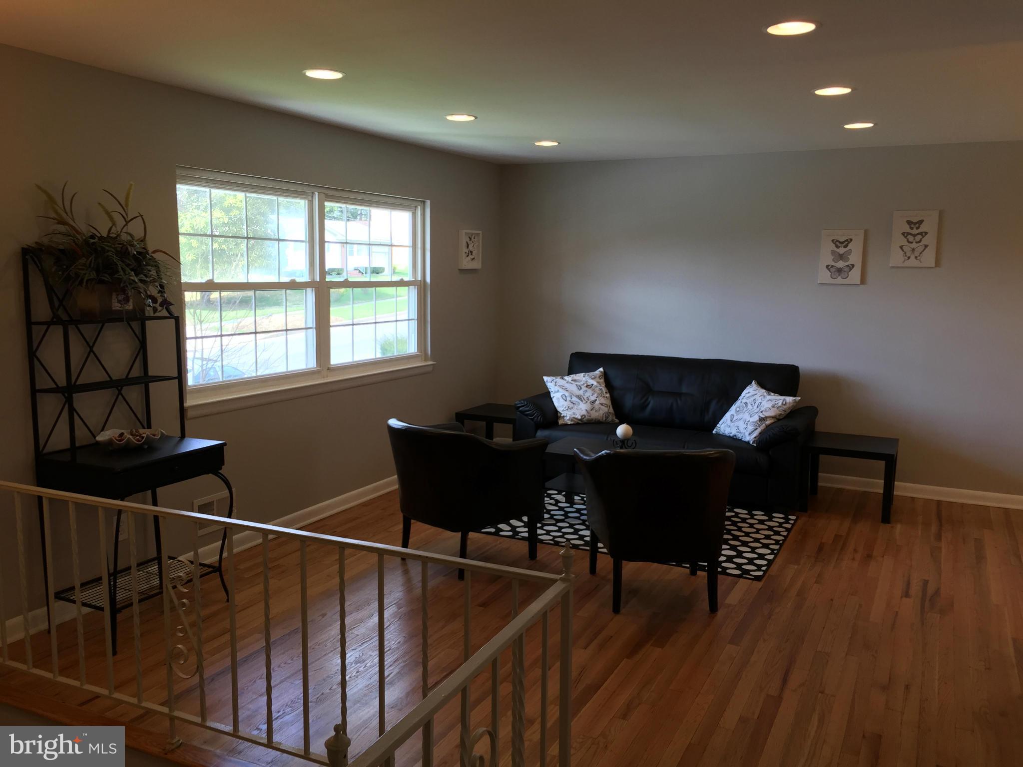 3535 Kings Point Road Randallstown, MD 21133 - Photo 8 of 28 Living Room