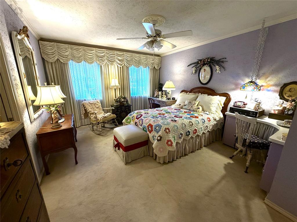 524 Magnolia Street Denton, TX 76201 - Photo 19 of 21 Built in vanity