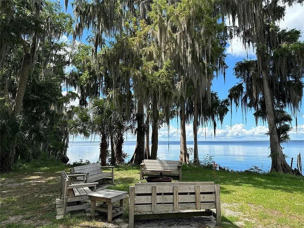 817 Paradise Boulevard Georgetown, FL 32139 - Photo 11 of 14 a view of a garden with a bench