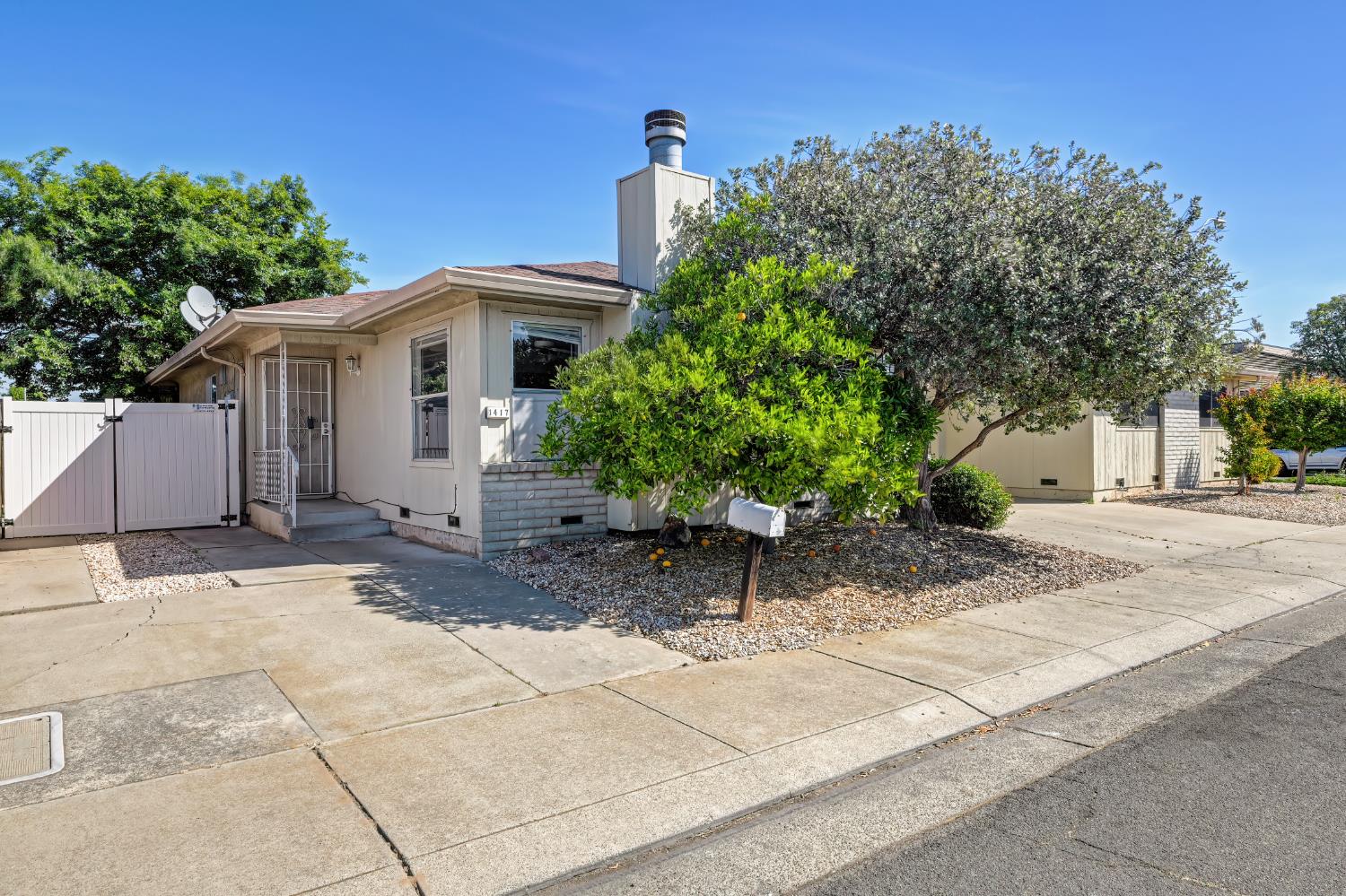 1402 Keagle Way Lodi, CA 95242 - Photo 1 of 49