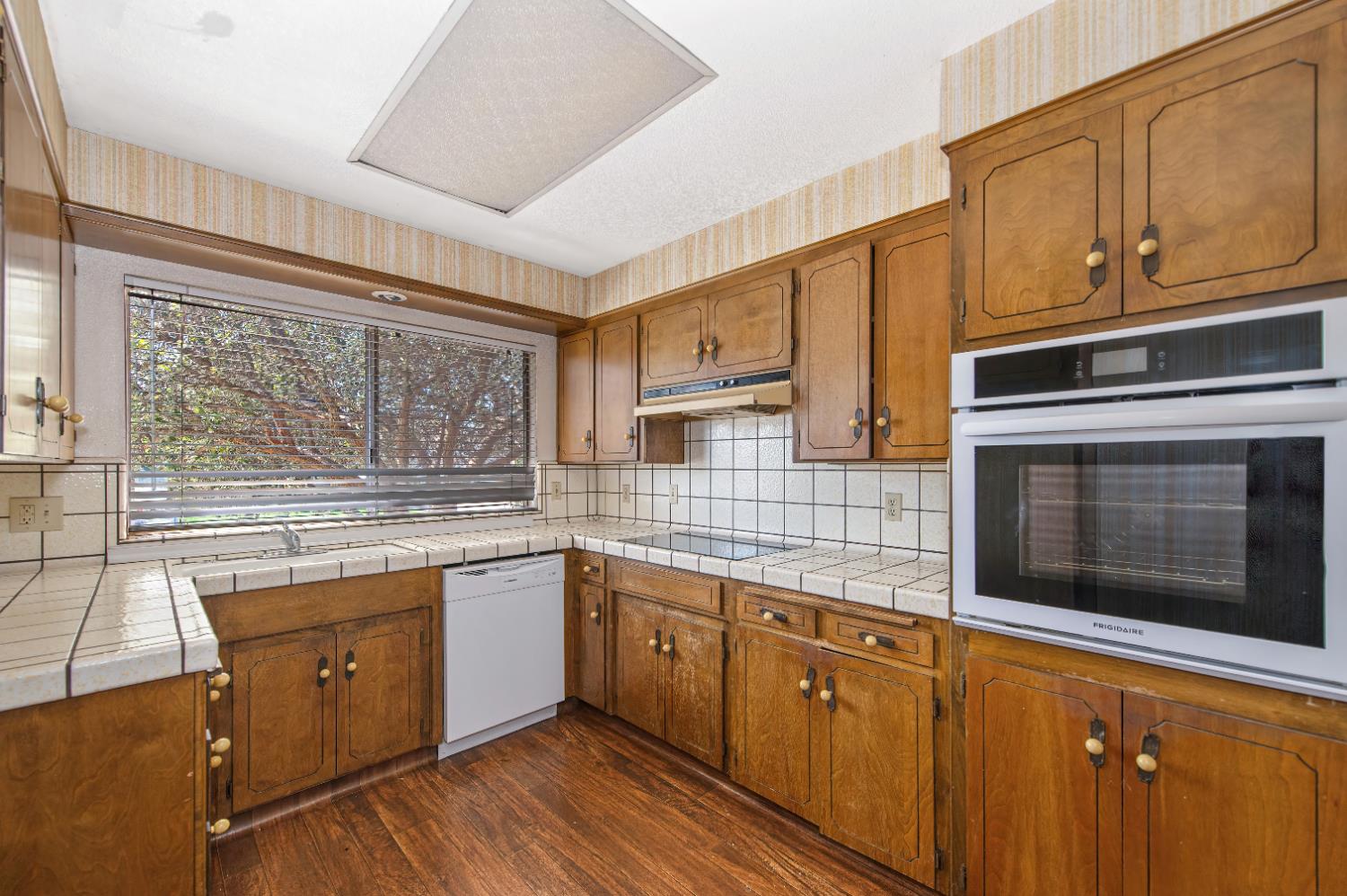 1402 Keagle Way Lodi, CA 95242 - Photo 12 of 49