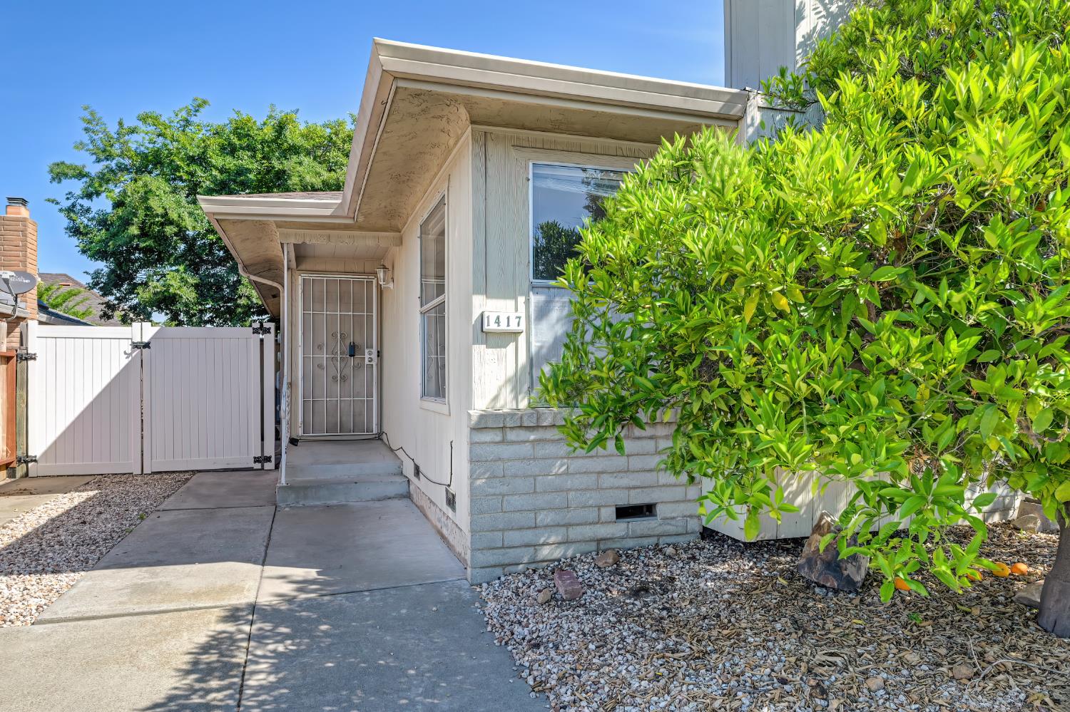 1402 Keagle Way Lodi, CA 95242 - Photo 2 of 49
