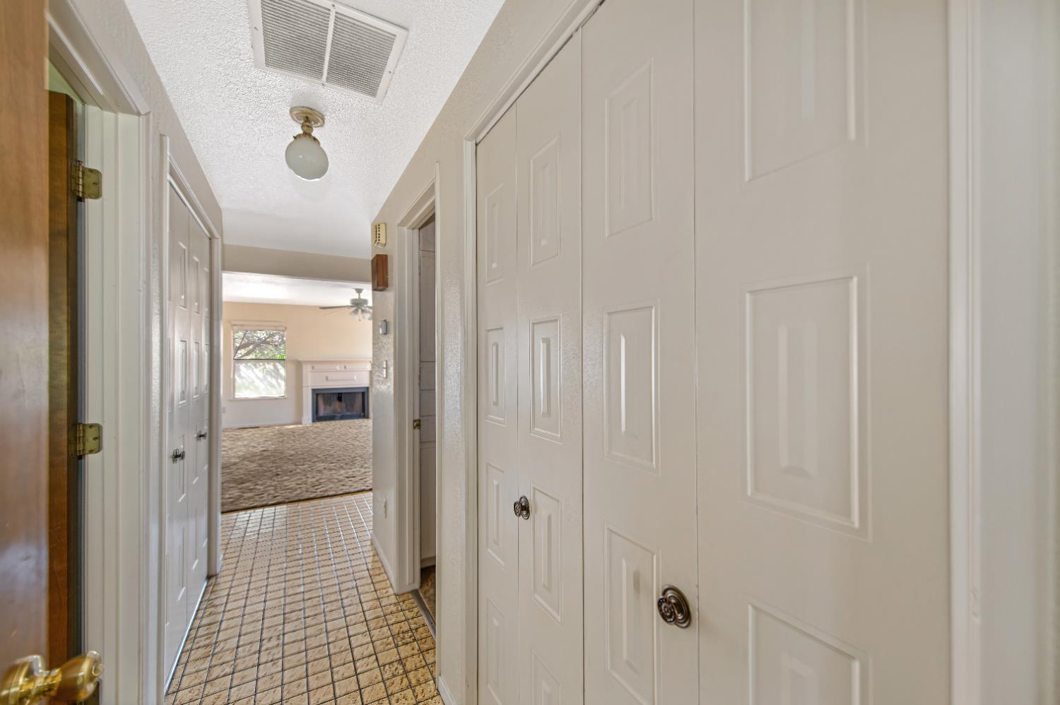 1402 Keagle Way Lodi, CA 95242 - Photo 28 of 49