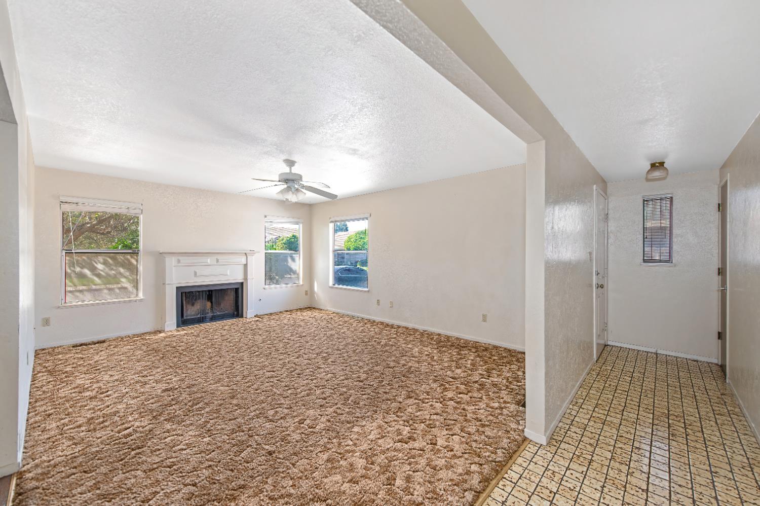 1402 Keagle Way Lodi, CA 95242 - Photo 6 of 49