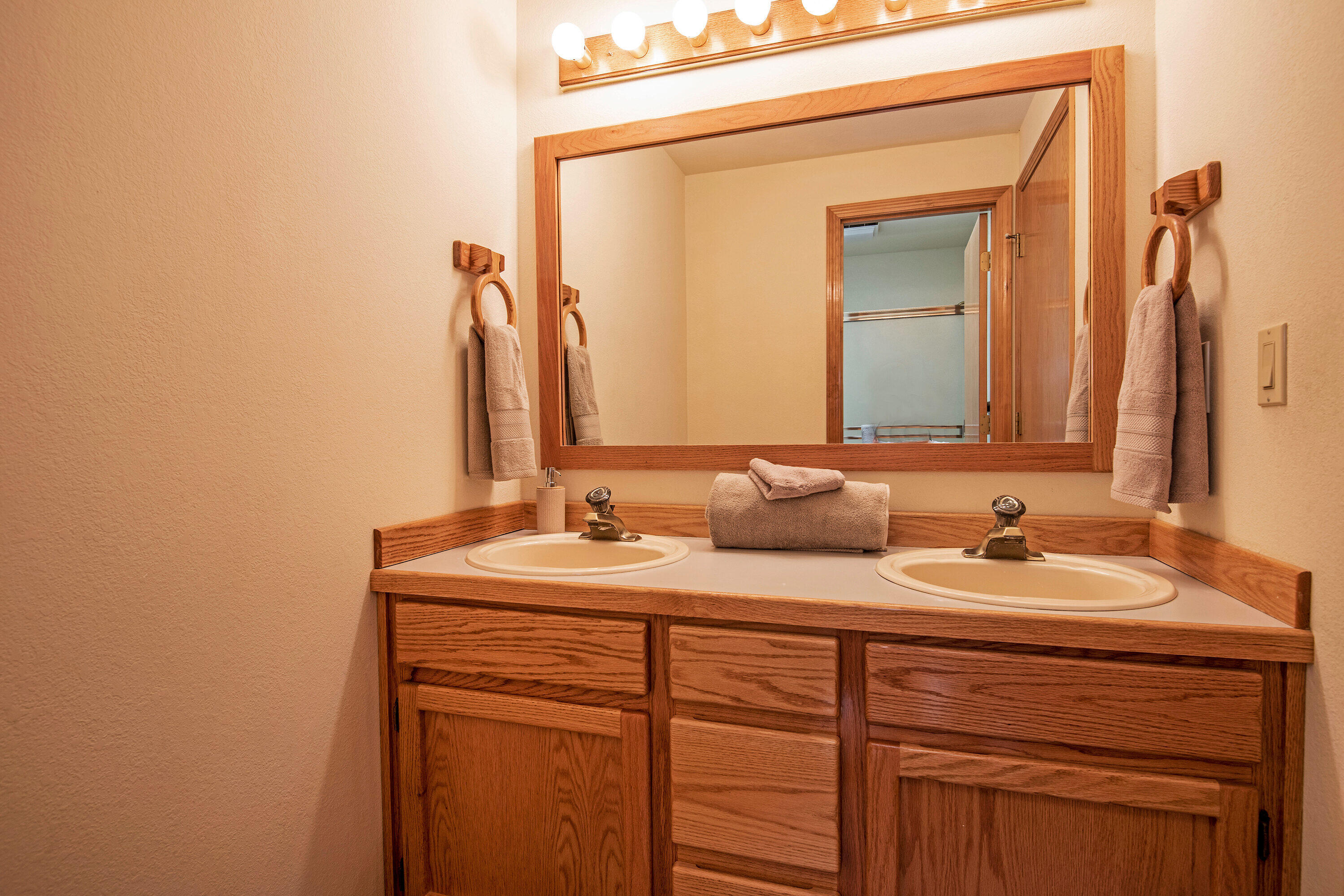 57700 Filbert Lane, Unit 5 Sunriver, OR 97707 - Photo 11 of 18 11