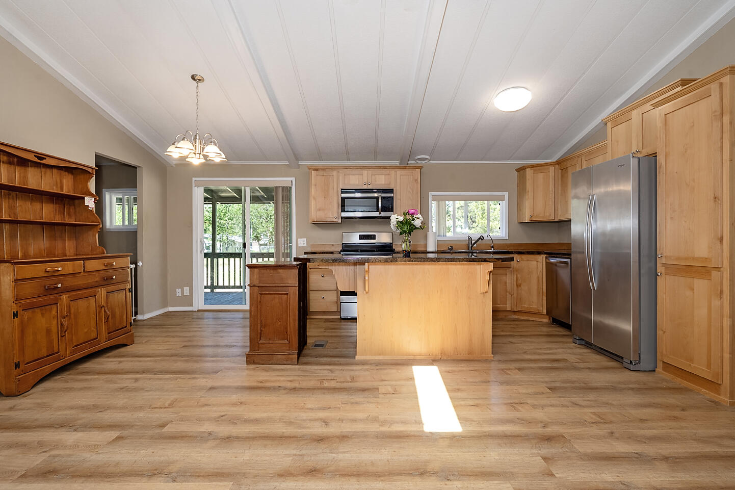 180 Daryl Lane Eagle Point, OR 97524 - Photo 4 of 21 Kitchen
