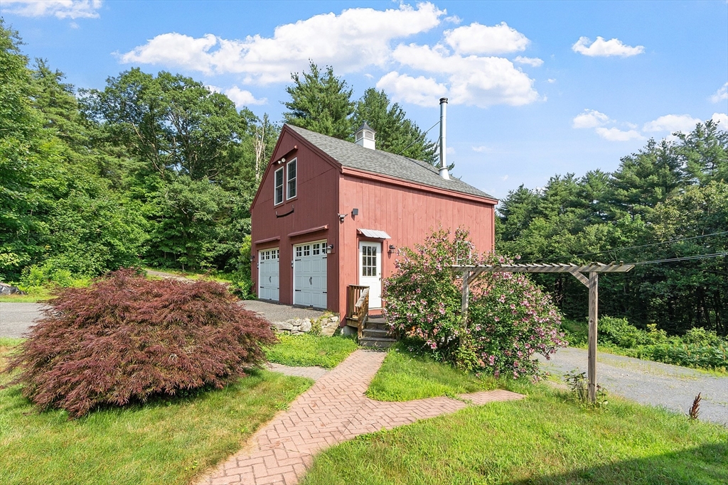 48 Crosby Road Berlin, MA 01503 - Photo 4 of 35 Gallery Image 4