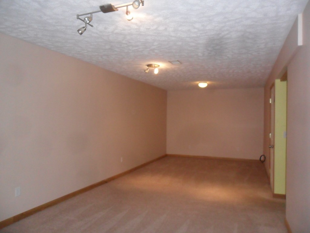 8694 South 33 Road Cadillac, MI 49601 - Photo 18 of 20 1829620-17.JPG