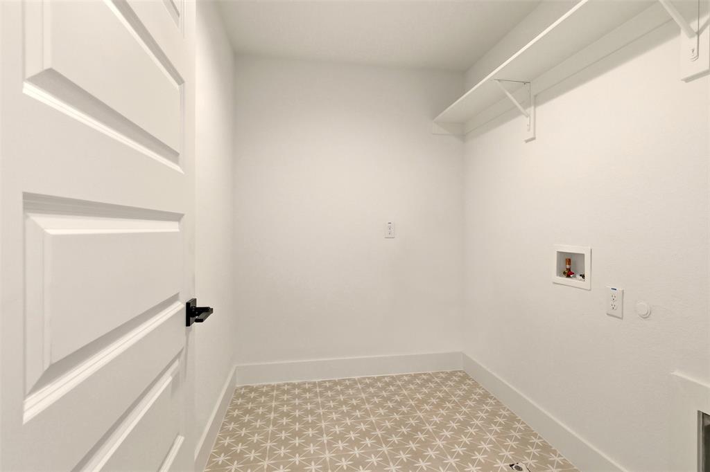 8902 Lowell Street Rowlett, TX 75089 - Photo 13 of 32 a bathroom with a window