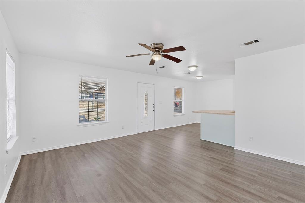 604 South Maxey Street Sherman, TX 75090 - Photo 5 of 28 Living area