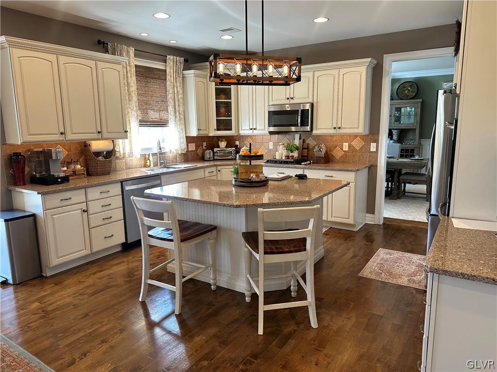403 Stone Bridge Road Perkasie, PA 18944 - Photo 11 of 50 Kitchen with center Island