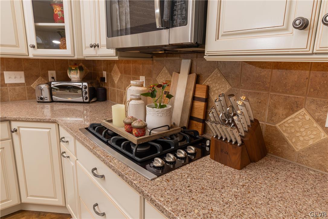 403 Stone Bridge Road Perkasie, PA 18944 - Photo 13 of 50 Granite Countertops; Neutral Backsplash