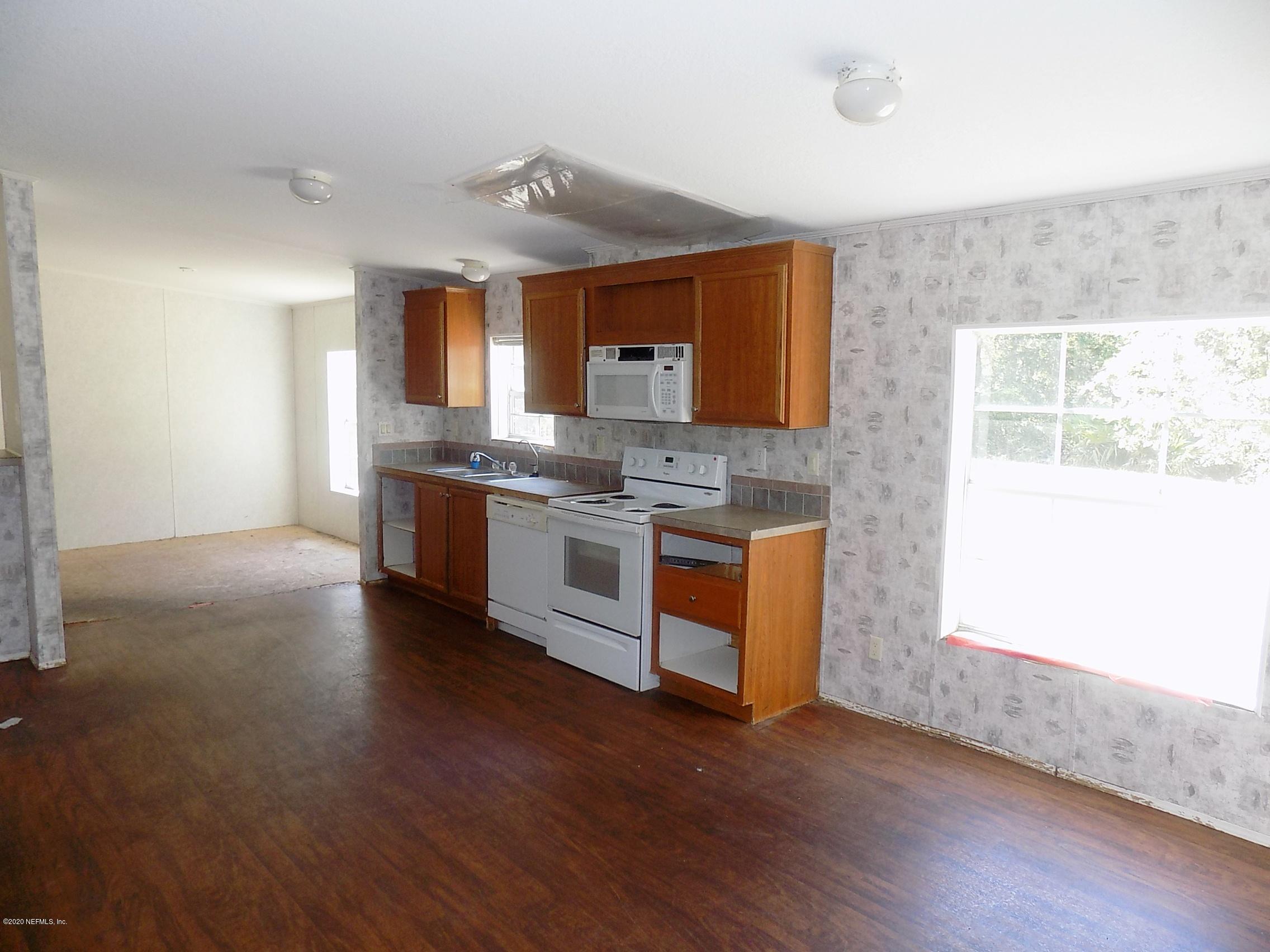 4453 Bondarenko Road Keystone Heights, FL 32656 - Photo 10 of 42 kitchen