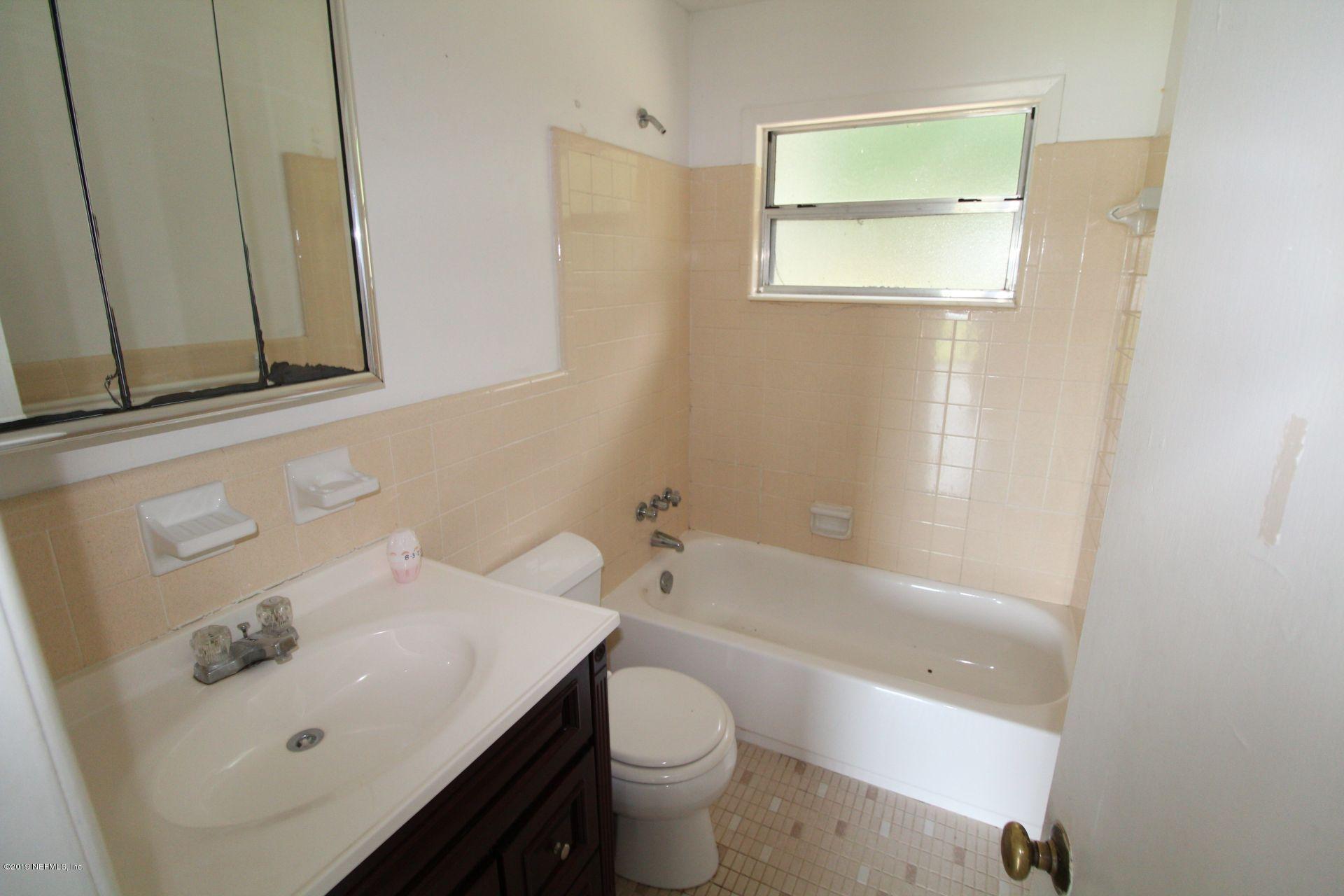 151 Depot Road Hawthorne, FL 32640 - Photo 13 of 27 13 Bathroom 1