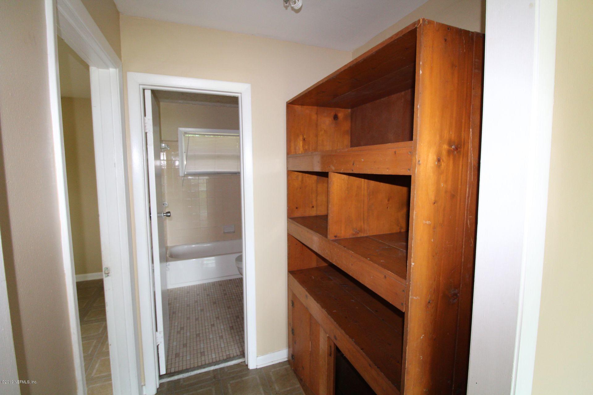 151 Depot Road Hawthorne, FL 32640 - Photo 20 of 27 20 Bathroom 2