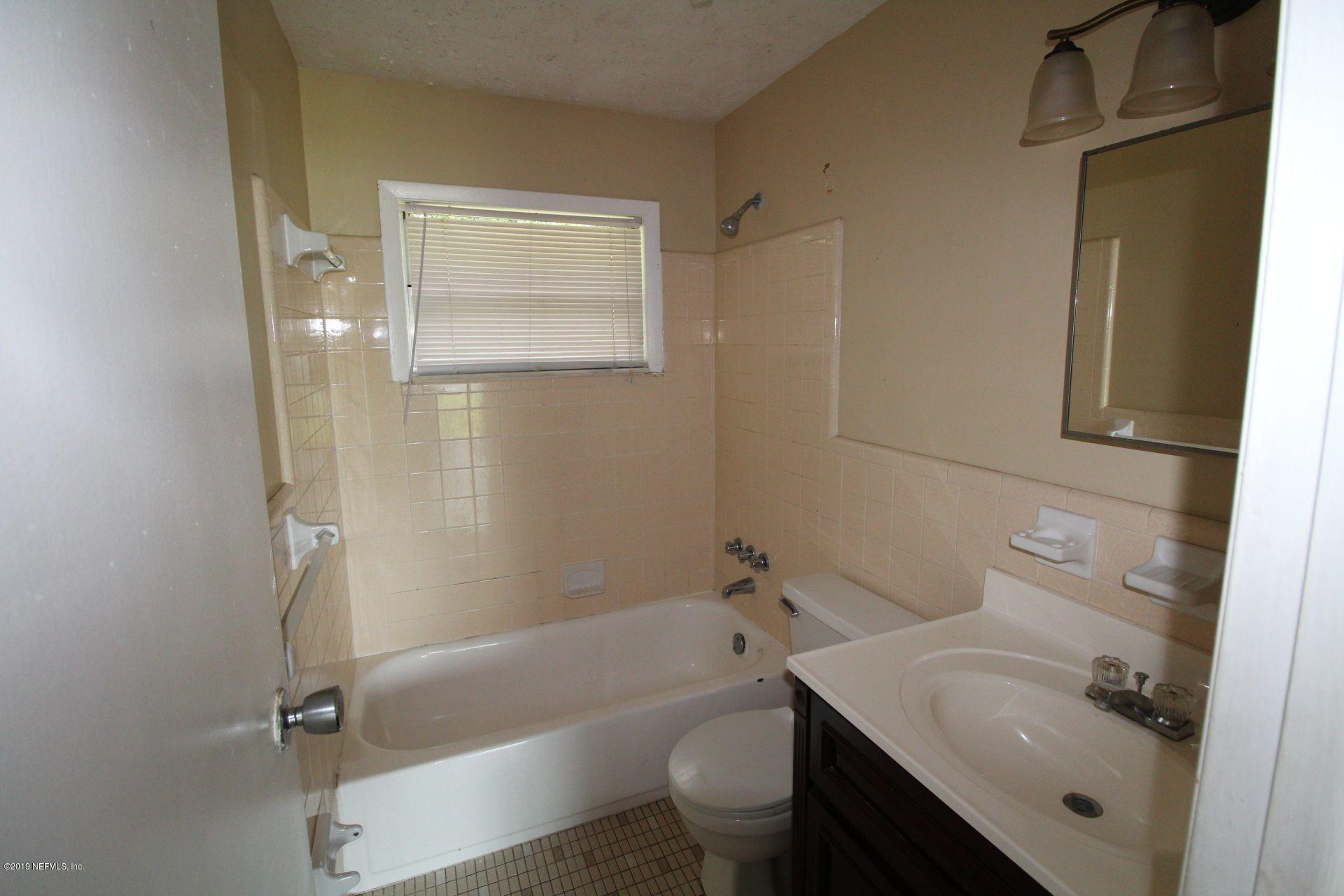 151 Depot Road Hawthorne, FL 32640 - Photo 21 of 27 21 Bathroom 2