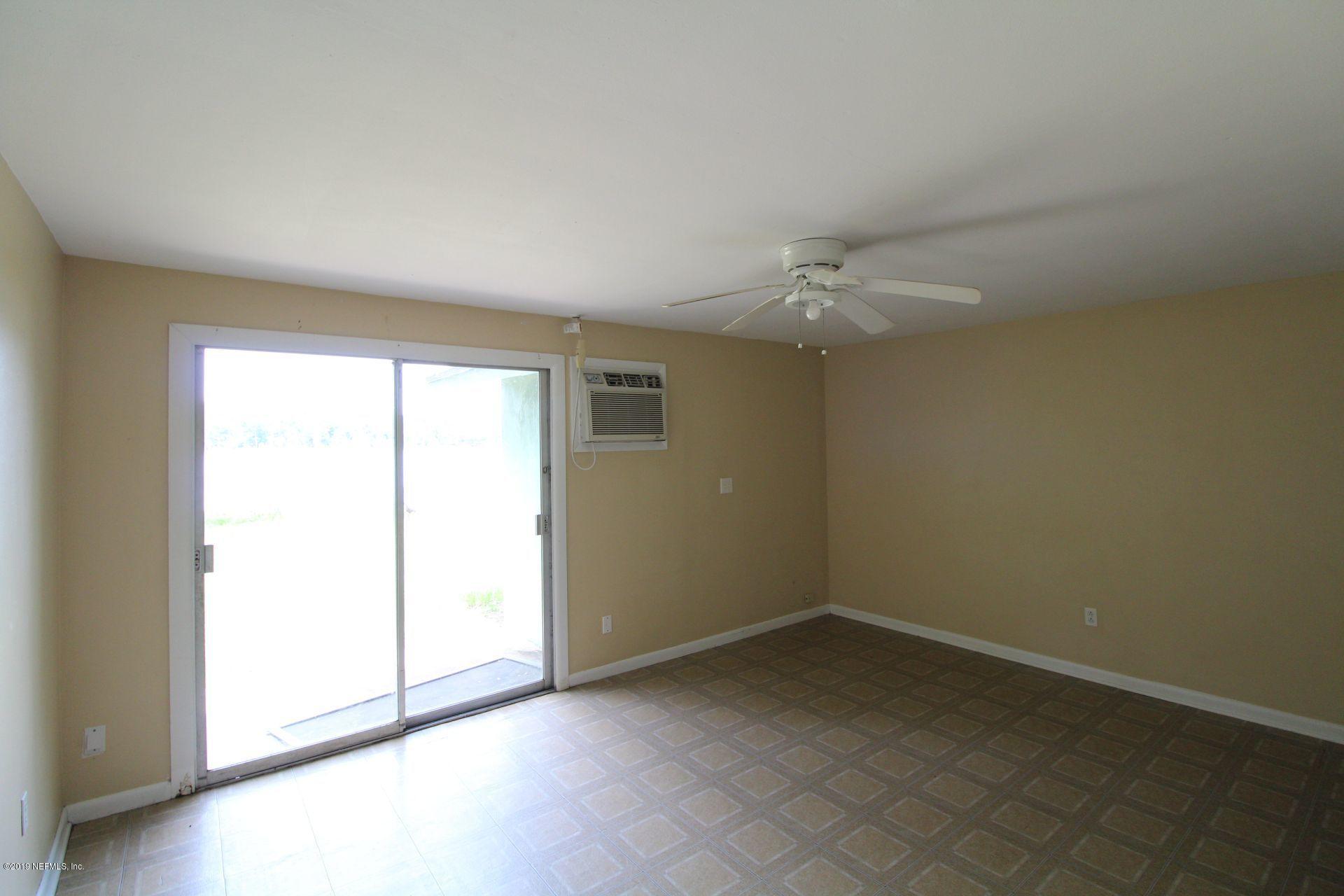 151 Depot Road Hawthorne, FL 32640 - Photo 8 of 27 08 Living Room
