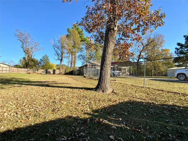 a view of a yard with an trees