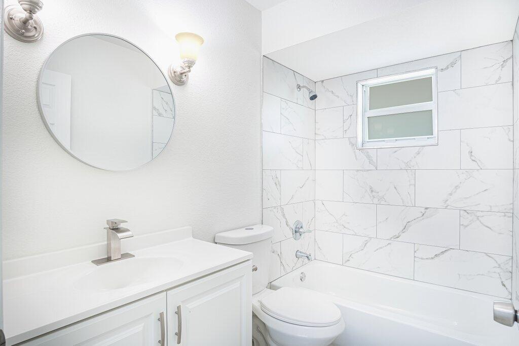 1899 Southeast Adair Road Port St. Lucie, FL 34952 - Photo 25 of 36 Guest Bathroom.jpeg-SMALL