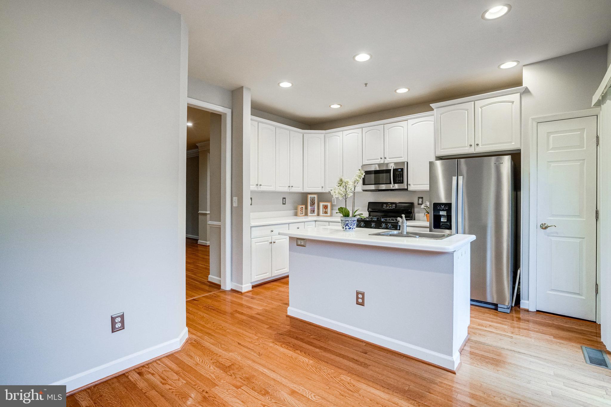 316 Fallsgrove Drive Rockville, MD 20850 - Photo 8 of 66