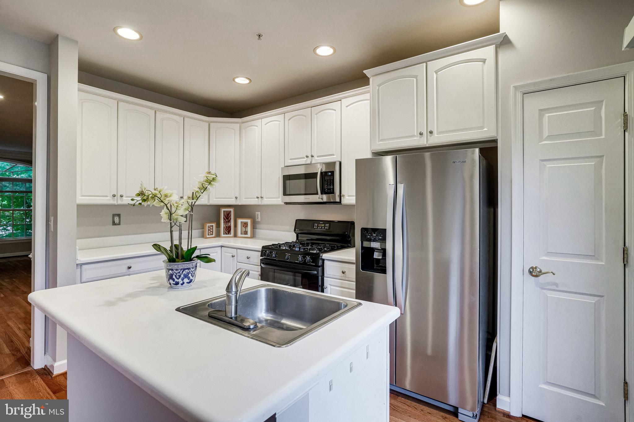 316 Fallsgrove Drive Rockville, MD 20850 - Photo 10 of 66