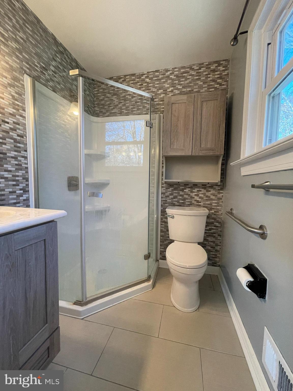 12705 Littleton Street Silver Spring, MD 20906 - Photo 14 of 33 Primary bath