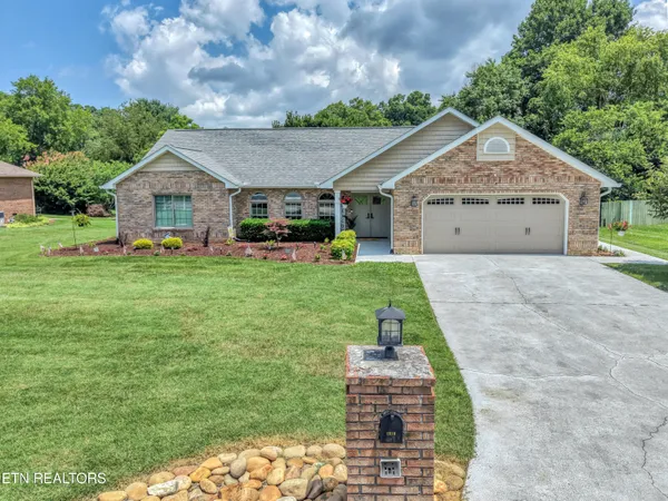 $439,900 | 1210 Edinburgh Drive, Maryville, TN 37803
