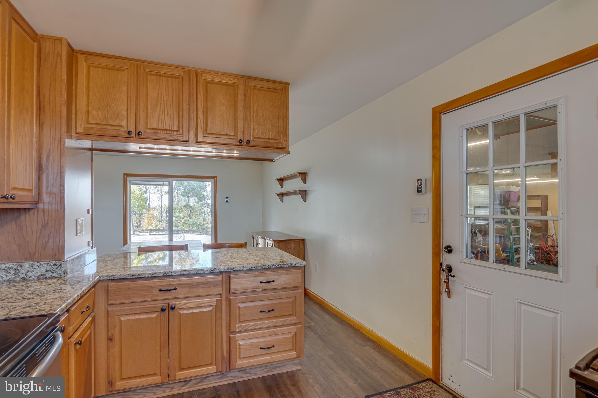 807 Grade Road Falling Waters, WV 25419 - Photo 14 of 62 Kitchen peninsula