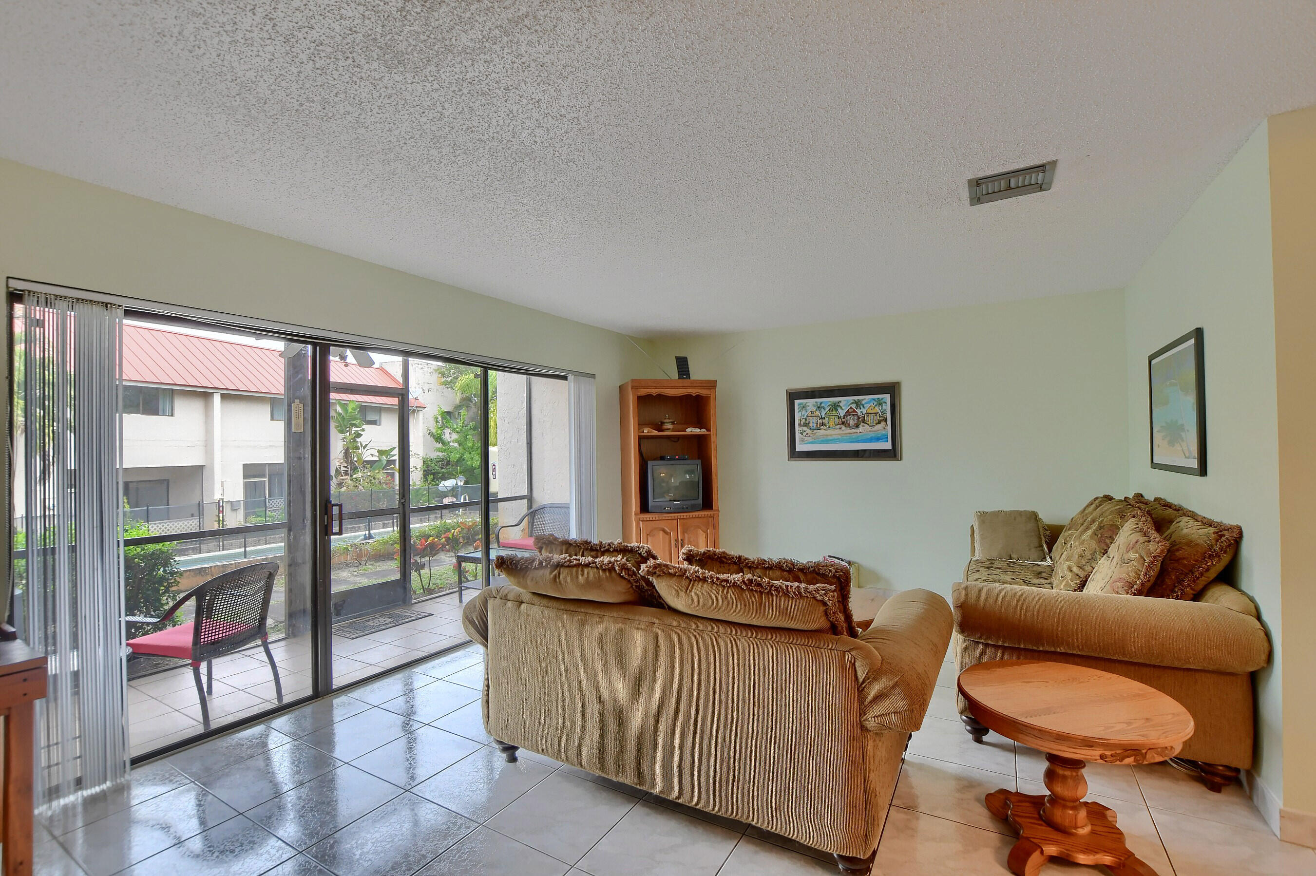 1675 Northwest 15th Vista Boca Raton, FL 33432 - Photo 6 of 21 Living Room