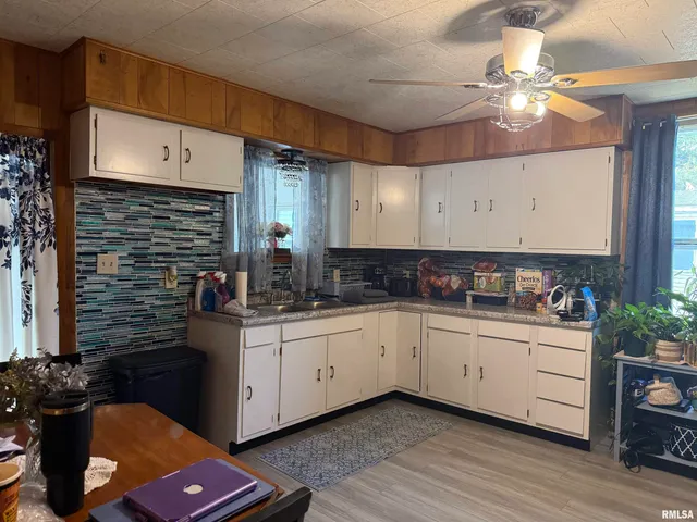 $88,900 | 206 East South Street, Perry, IL 62362