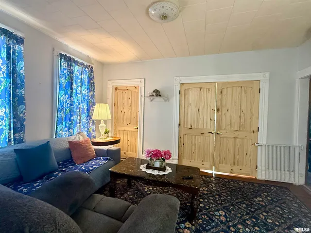 $88,900 | 206 East South Street, Perry, IL 62362