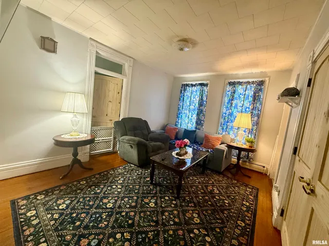 $88,900 | 206 East South Street, Perry, IL 62362