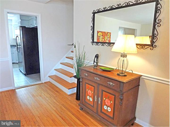 650 Forest Road Wayne, PA 19087 - Photo 4 of 25 Living Room