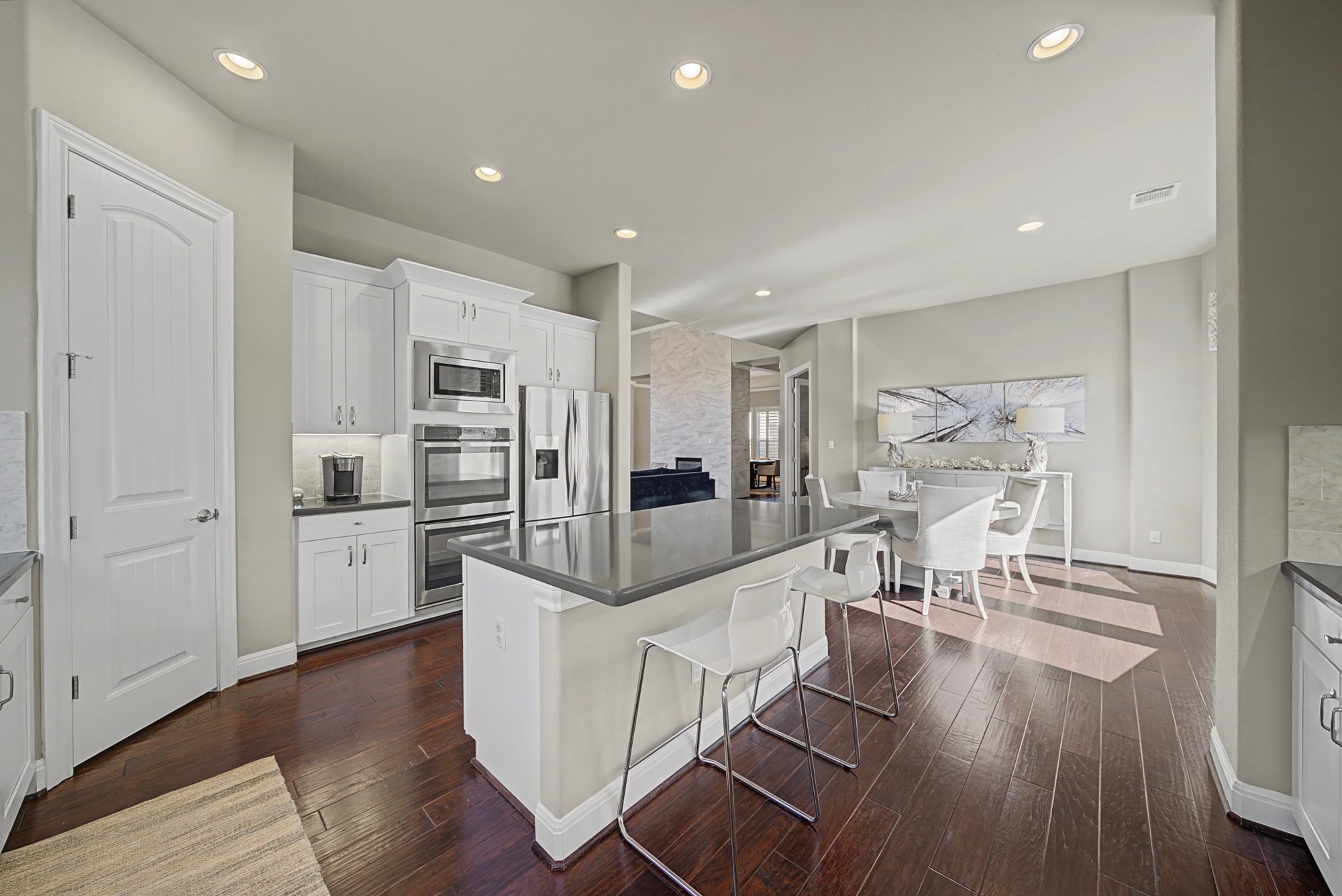 16024 La Rosa Drive Bee Cave, TX 78738 - Photo 17 of 39 Chef's will enjoy the built-in double oven, microwave and coffee nook.