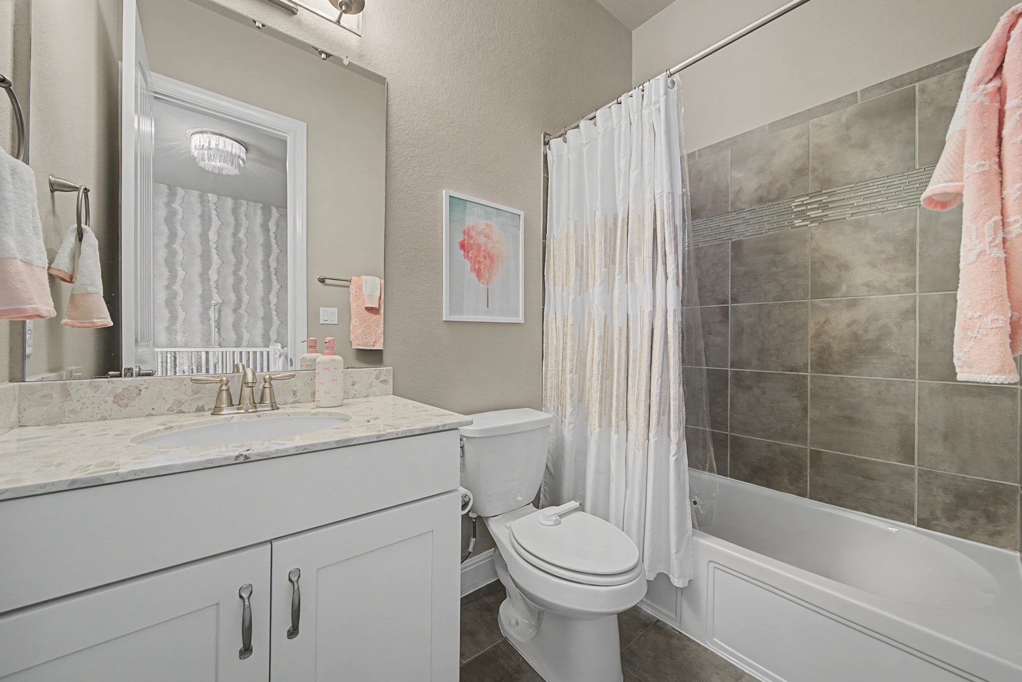 16024 La Rosa Drive Bee Cave, TX 78738 - Photo 31 of 39 Private bathroom to bed #4.