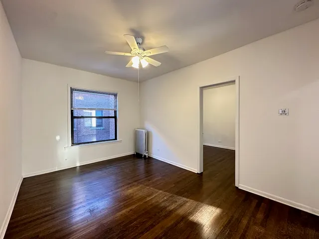 $1,600 | 933 West Sunnyside Avenue, Unit 2S, Chicago, IL 60640