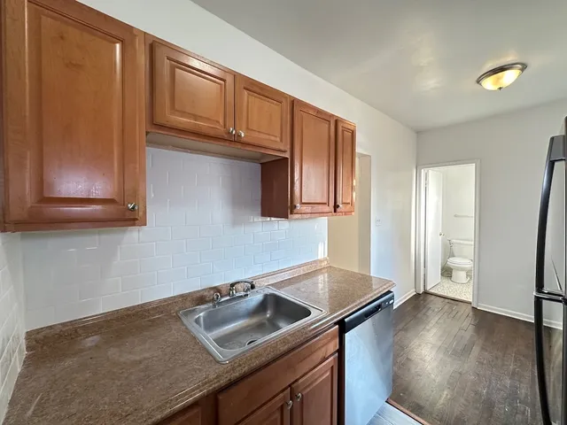 $1,600 | 933 West Sunnyside Avenue, Unit 2S, Chicago, IL 60640