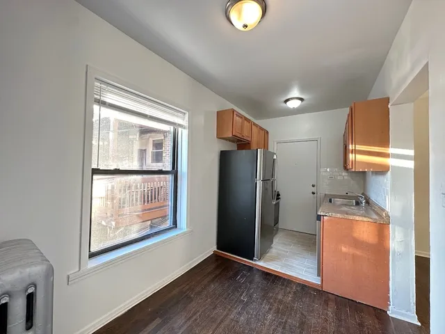 $1,600 | 933 West Sunnyside Avenue, Unit 2S, Chicago, IL 60640