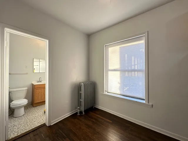$1,600 | 933 West Sunnyside Avenue, Unit 2S, Chicago, IL 60640