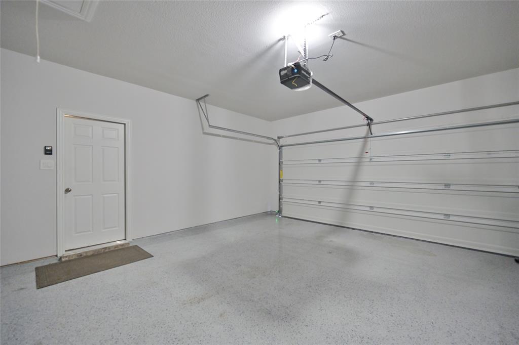 1802 Ranch View Drive Cedar Hill, TX 75104 - Photo 37 of 40 an empty room with a ceiling fan